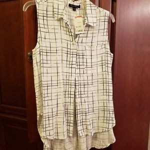 Velvet Heart Sleeveless Button Down Top